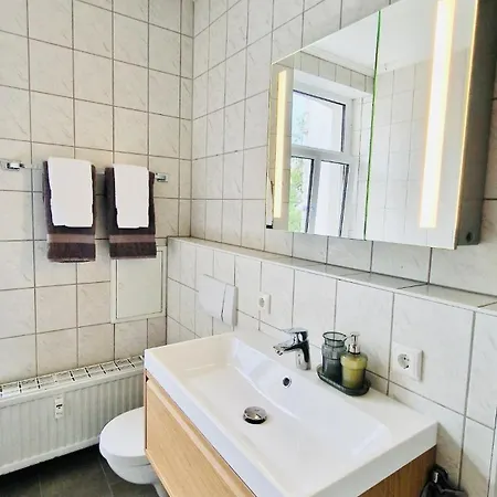 Stylish & Sunny Near River