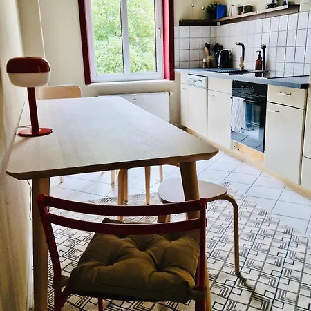 Apartment Stylish & Sunny Near River *