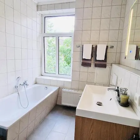 Apartment Stylish & Sunny Near River *