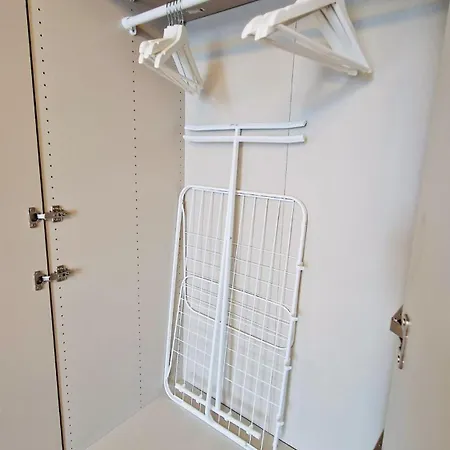 Stylish & Sunny Near River Apartment *